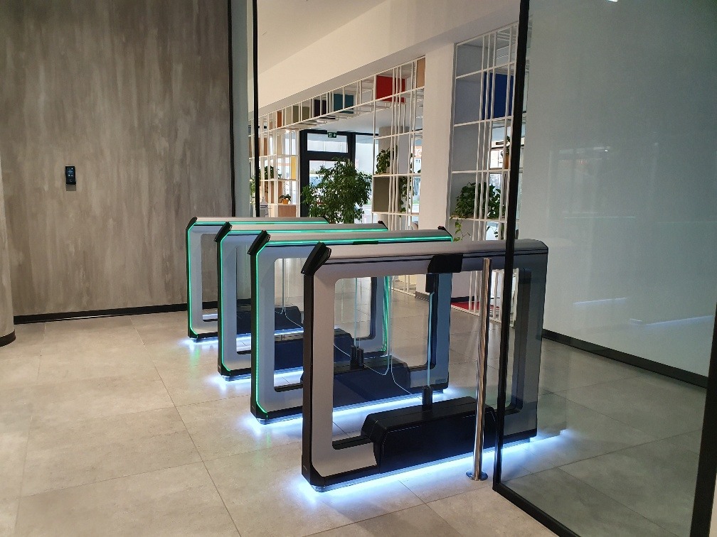 mWing pedestrian gates, the magnificence of access technology for the new office facilities owned by the Giovannini Group